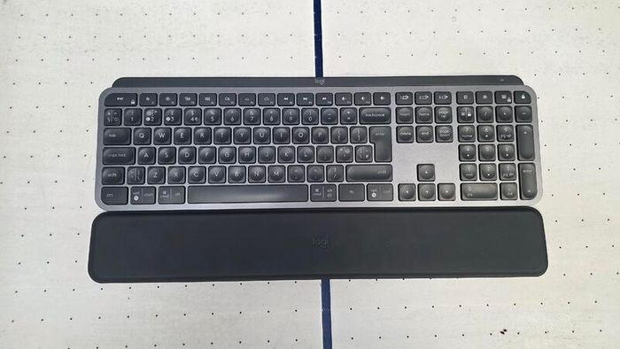Logitech MX Keys Keyboard & Logitech MX Palm Rest - Desktop PC, Laptop