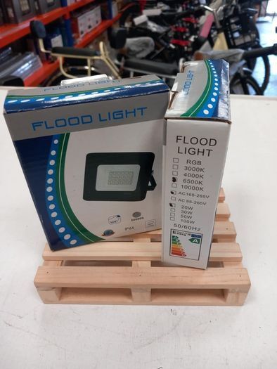 2 pcs x 20 Watt Spot Light LED Brand New in Box.