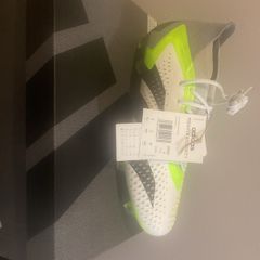 Adidas football boots size 8 uk BNIB
