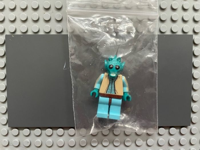 RARE! lego Star Wars sw0110 Greedo minifigure- Tan Vest, Sky Blue Legs