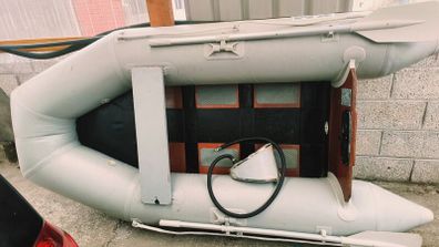 Inflatable dingy