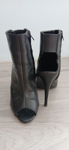 Black open toe leather Heels