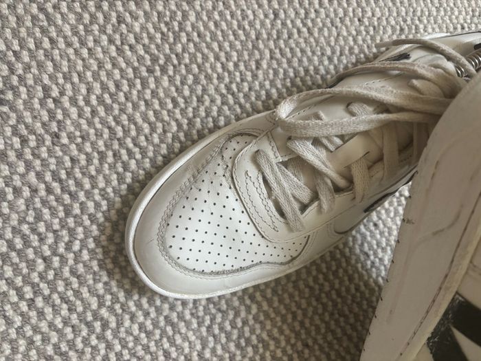 VEJA Men's Campo Trainers in White with Black V - Size 40