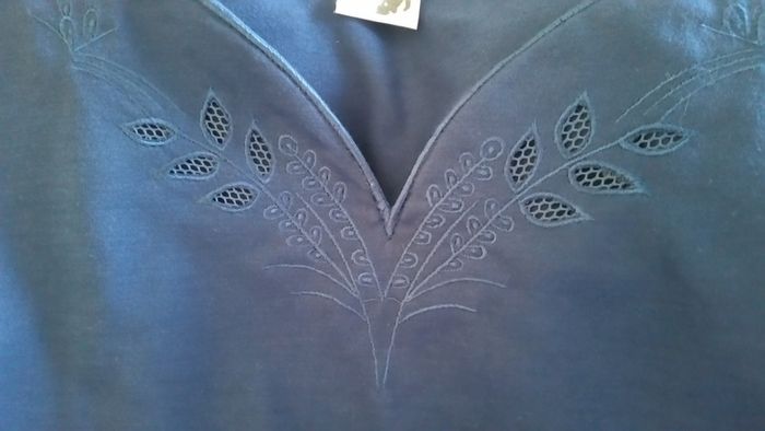 Donna Bella Ladies Navy Top - Size XL