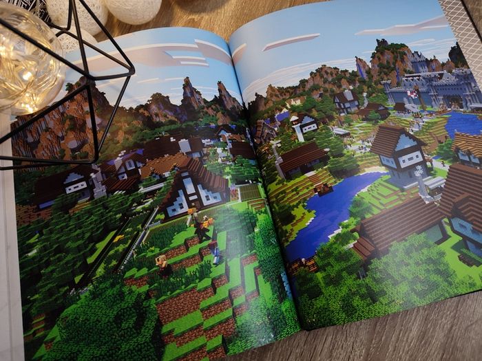 Minecraft ! Exploded Builds ! Medieval Fortress ! An Official Minecraft Book ! Hardcover ! 2016 ! by Egmont Books !