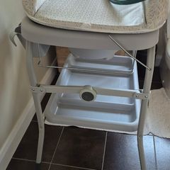 Chicco Cuddle & Bubble Comfort Baby Bath and Changing Table