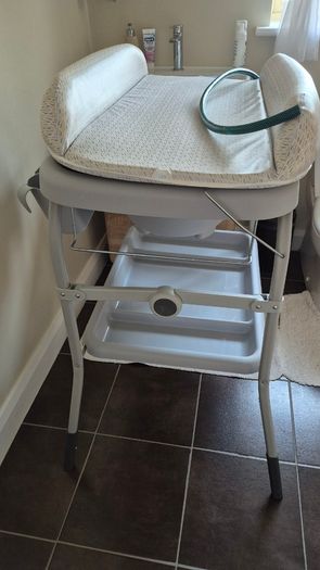 Chicco Cuddle & Bubble Comfort Baby Bath and Changing Table