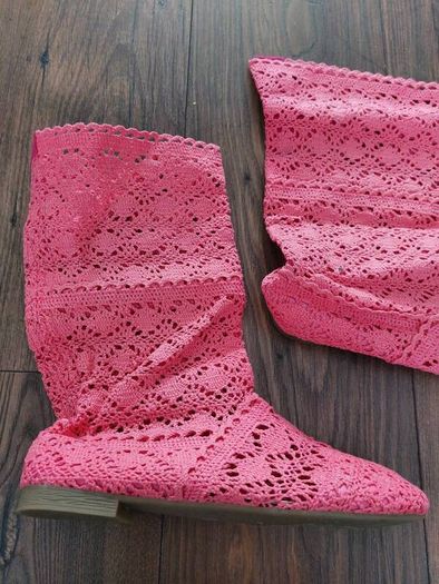 Pink crochet boots- uk7
