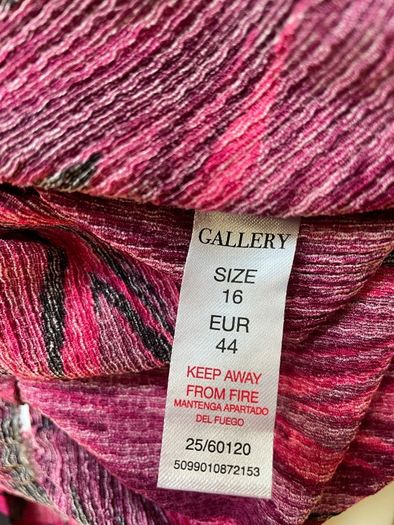Gallery Ladies Pink Ruched top size 16 New with tags