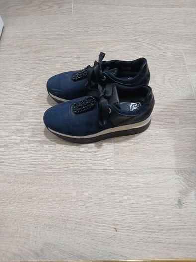 Ladies shoes