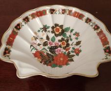 Debonair Staffordshire fine bone China shell bowl