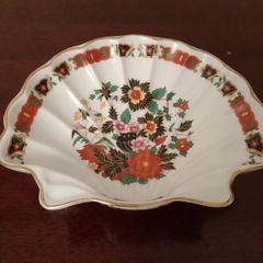 Debonair Staffordshire fine bone China shell bowl