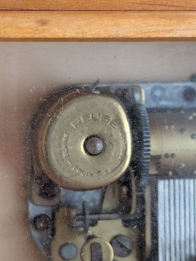Reuge swiss music box