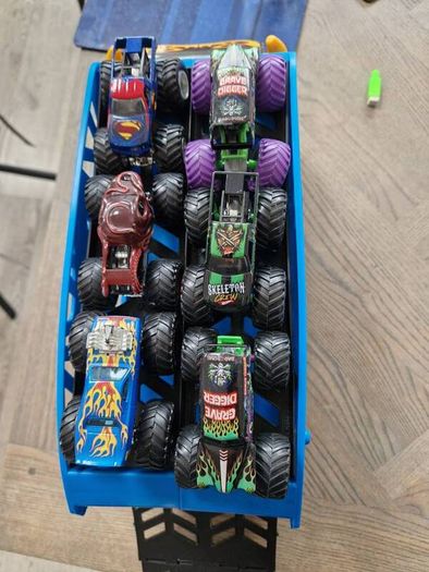 Hot Wheels Monster Trucks