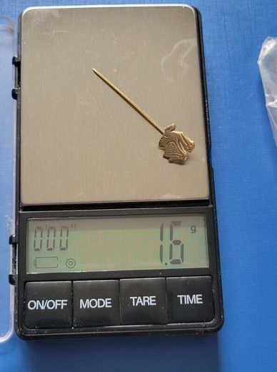 9K Gold Pin, Brooch , Pendant , 1.6 g