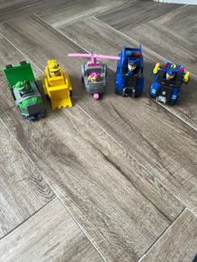 Paw patrol vehicles & characters
