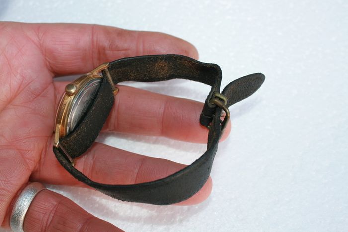 Vintage Men's wind-up watch, works but a bit too fast