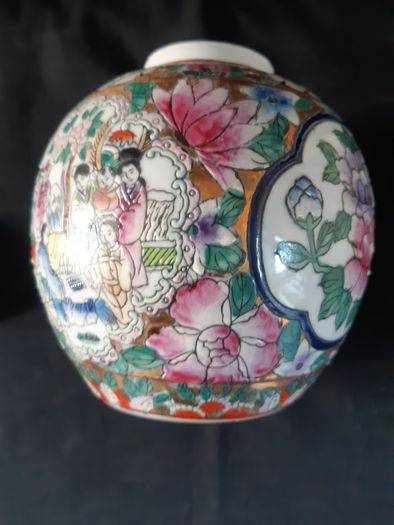 Famille Rose Medalion Ginger Jar