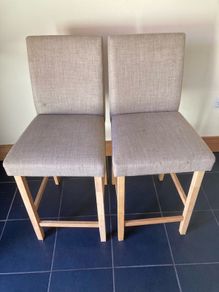2 kitchen island stools