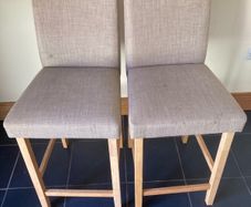 2 kitchen island stools