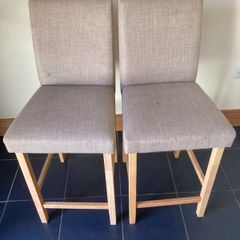 2 kitchen island stools
