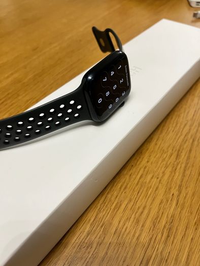 Apple Watch 8 GPS + Cellular