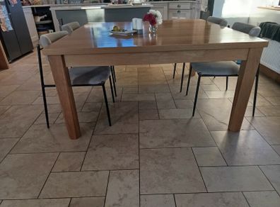 kitchen table and chairs