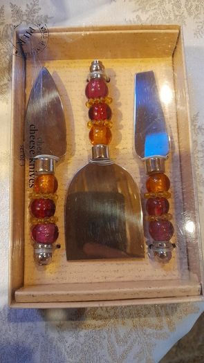 Brand new set of 3 cheese knives