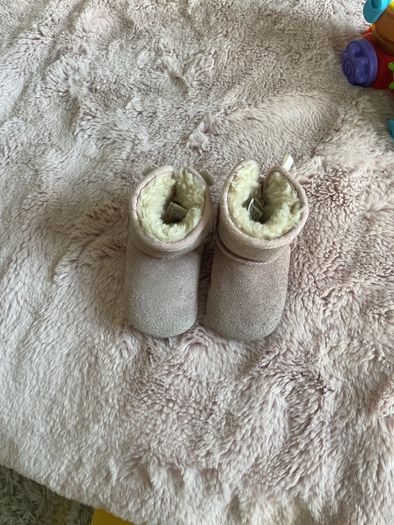 UGG baby girl shoes size 18 eu