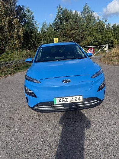Hyundai kona EV premium 2022 64kw h long range now