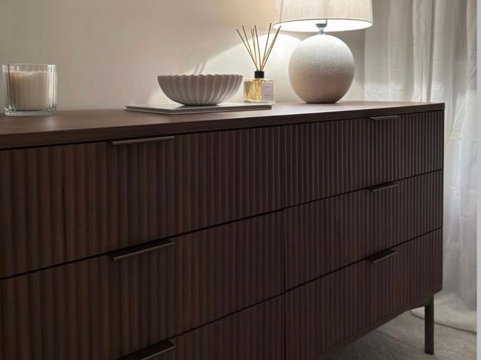 chest of drawers