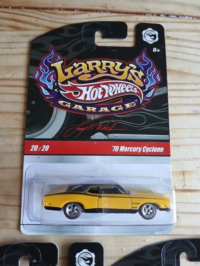 1/64 Hot Wheels Larry,s Garage, Premium Real Riders