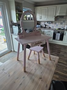 Vanity table and chair