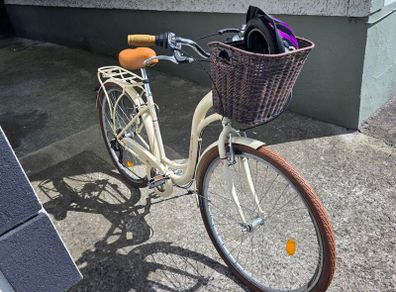 Ladys Vintage-Style bicycle