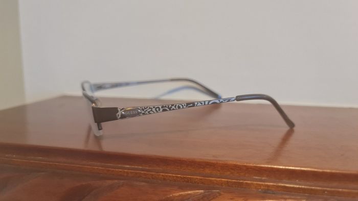 Guess frames