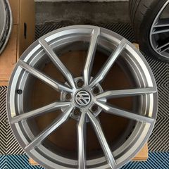 VW Golf R genuine 19 inch Pretoria wheels