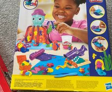 Brand new playdoh set