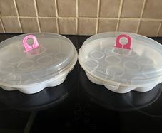2 Cupcake Holders
