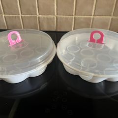 2 Cupcake Holders