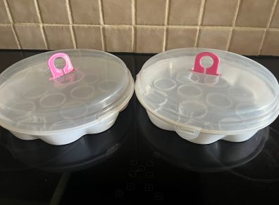 2 Cupcake Holders