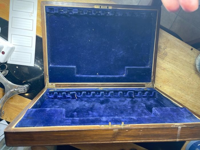 1 antique wooden display box