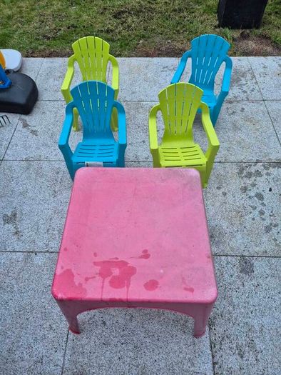 Outdoor table and chairs