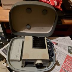 Vintage AGFA Diamator H Slide Projector, Made in Germany, in lovely case and in excellent cosmetic condition