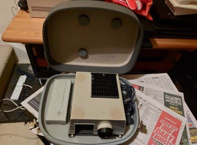Vintage AGFA Diamator H Slide Projector, Made in Germany, in lovely case and in excellent cosmetic condition