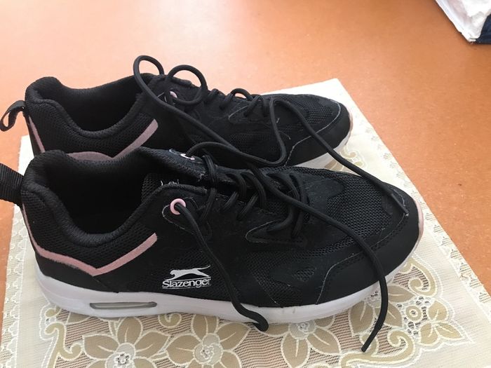 Runners, black with pale pink stripes