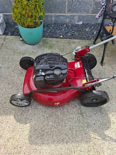 gardencare  self-drive lawnmower