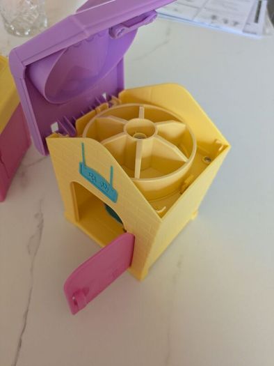 toy dog houses empty