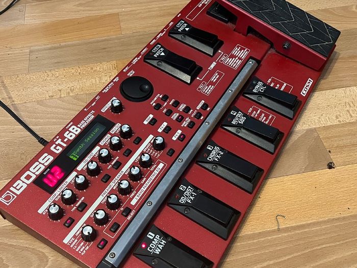 Boss GT-6B Bass Effects Processor