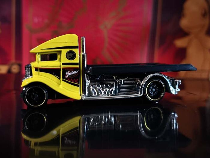 Fast-Bed Hauler ! TREASURE HUNT ! From HW Metro Series ! 2018 ! Hot Wheels ! Mattel !