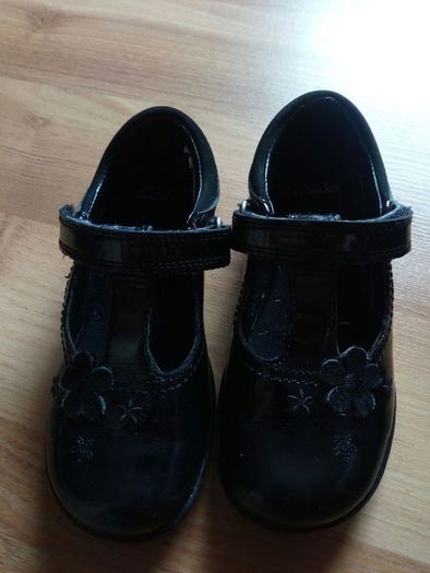 Girls clarks shoes junior 7.5f